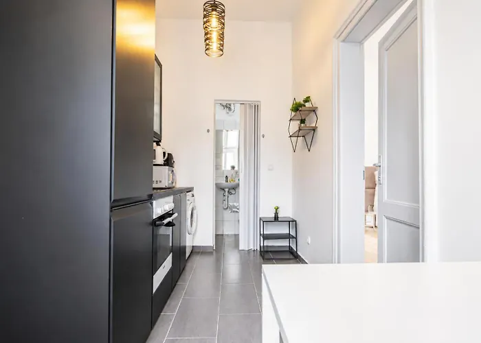 Affordable 1br Near Schoenbrunn & Westbahnhof Great For Long Vienna